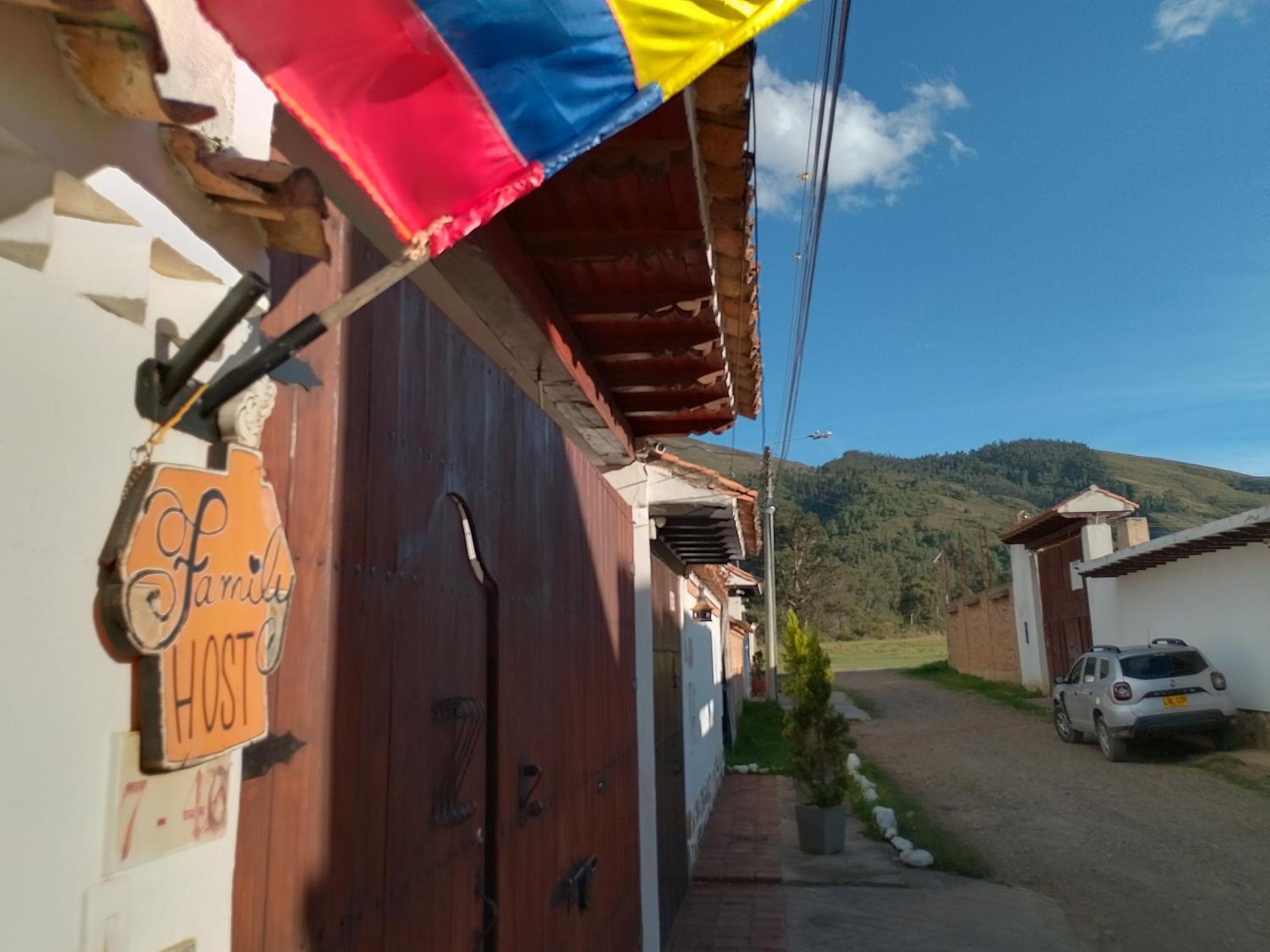 Family Host Hostel Villa de Leyva Buitenkant foto
